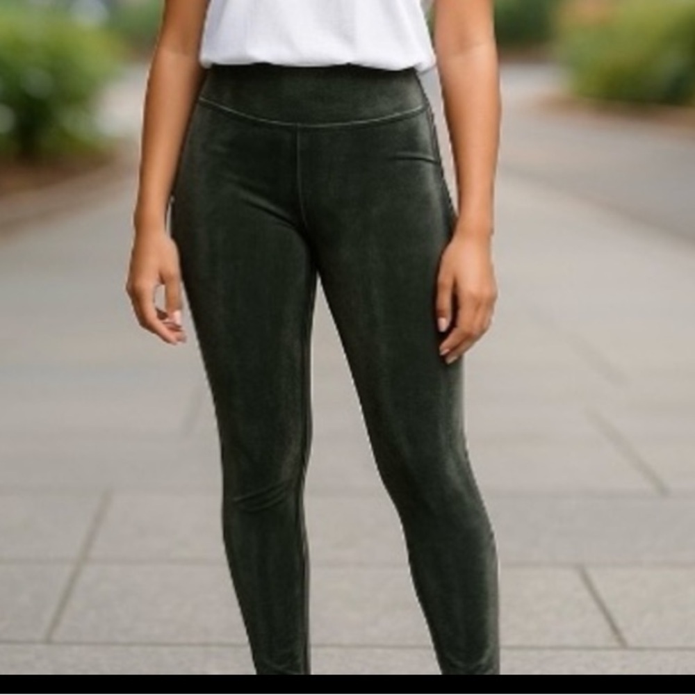 SPANX WONENS SIZE 1X Sage Green  Velour Leggings